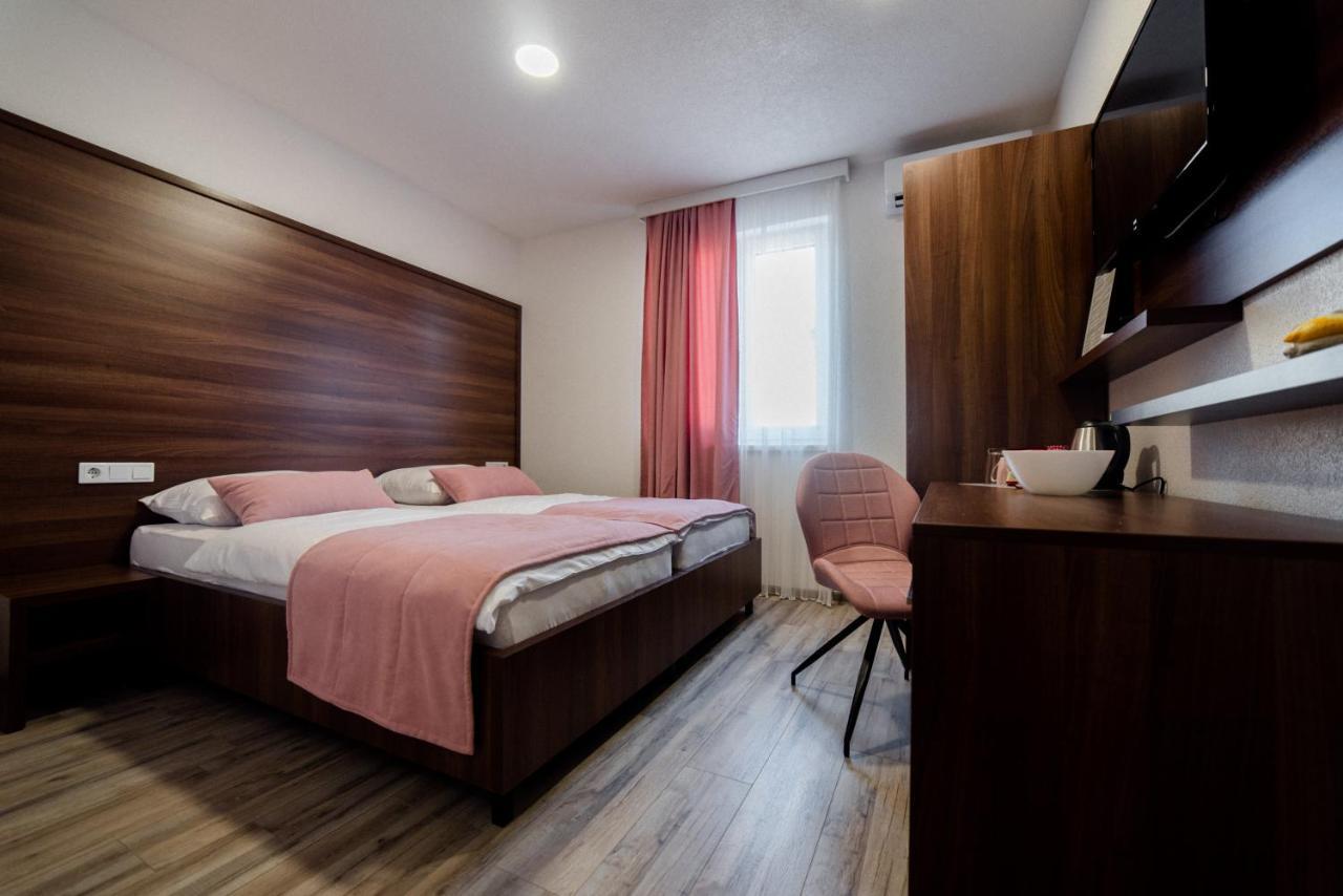 Apartments And Rooms Villa Majestic Bihać Buitenkant foto