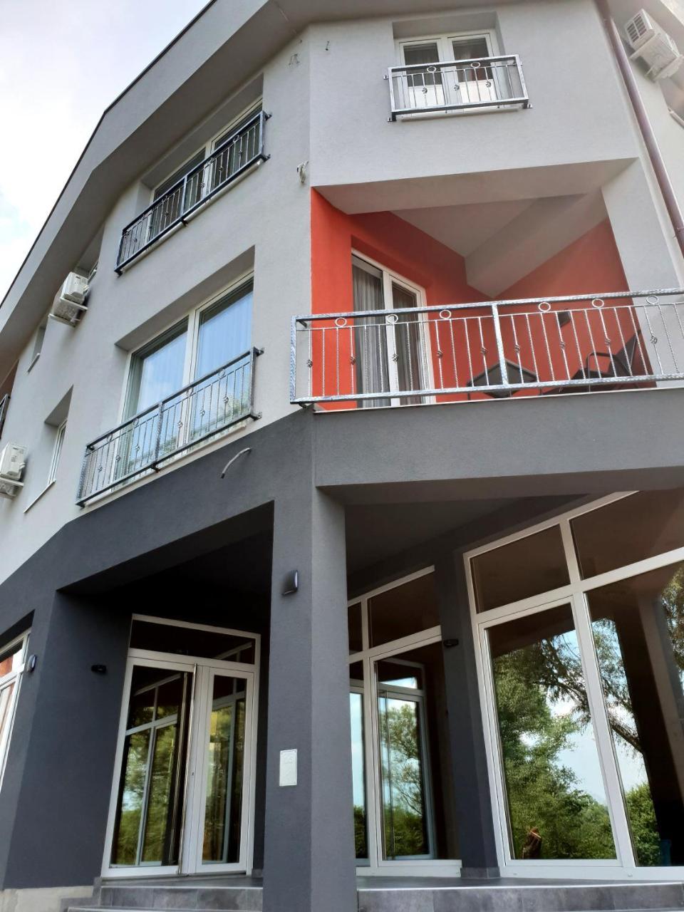 Apartments And Rooms Villa Majestic Bihać Buitenkant foto