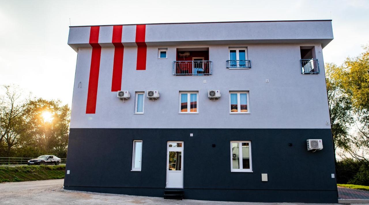 Apartments And Rooms Villa Majestic Bihać Buitenkant foto